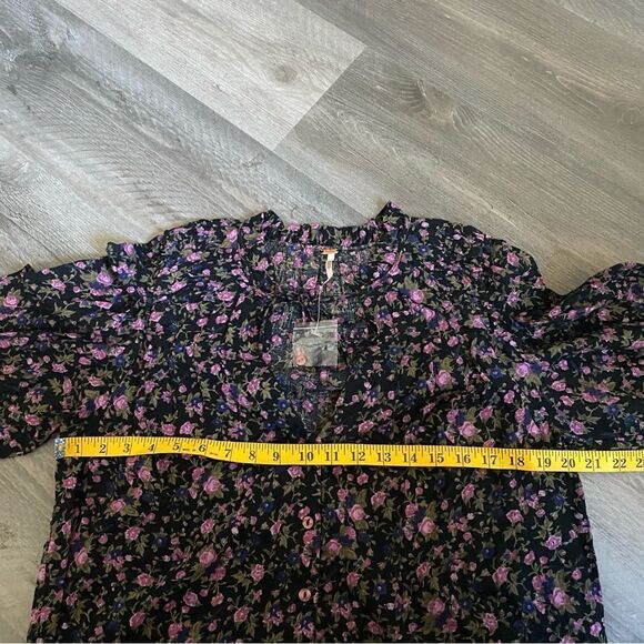 Free People Ruffle Blouse Dark Floral NEW Black Purple Green Small - Picture 10 of 11